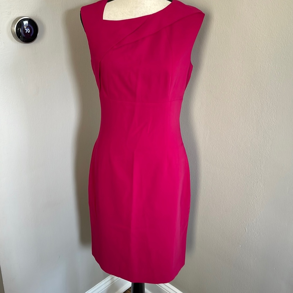 Tahari fuschia dres